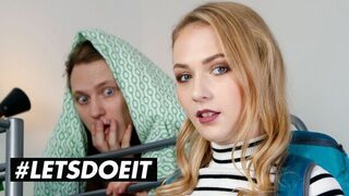 HORNYHOSTEL - Инстаграм-модель Дженни Уайлд трахает своего похотливого соседа по комнате полное видео порно