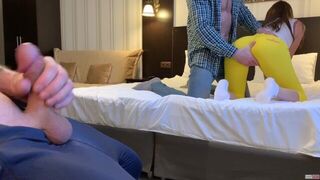 Любительская жена трахается, пока муж-рогоносец смотрит порно